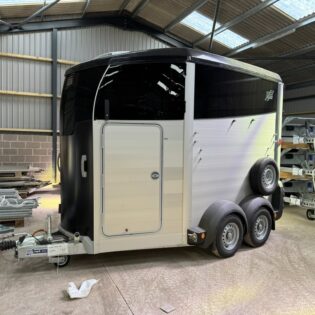 Ifor Williams HBX506 Black Horse Trailer