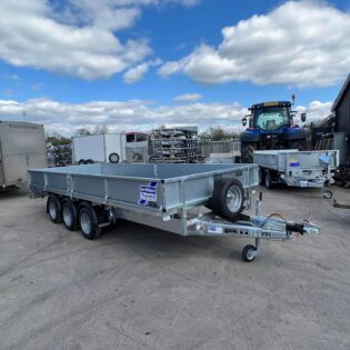 Ifor Williams LM166 Tri Axle with Headboard & 8' Aluminium Ramps