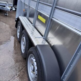 Ifor Williams Tri Axle Treadplate Mudguard Trim Partcode: KX0290