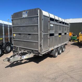 2018 Ifor Williams DP120 14' Tri Axle Livestock Trailer with Sheep Decks