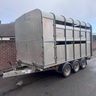 2016 Ifor Williams DP120 12' Tri Axle Livestock Trailer with Sheep Decks